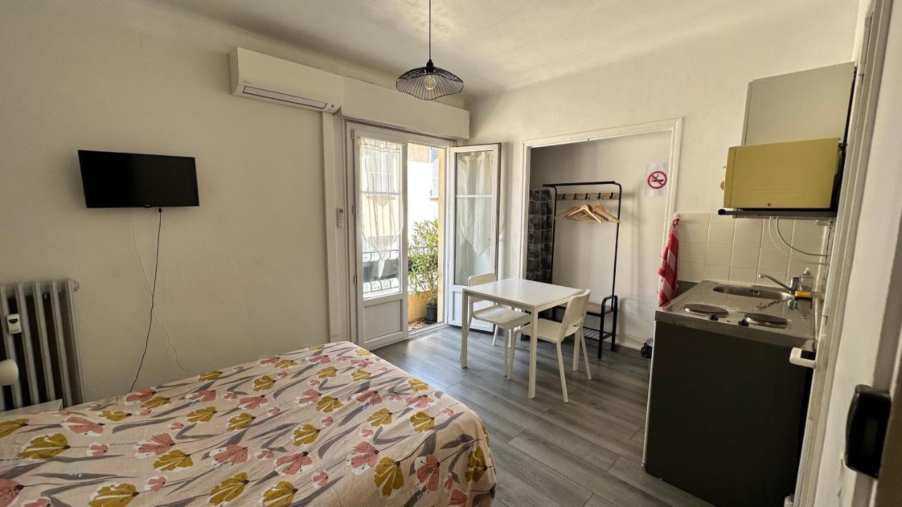 Studios climatisés proche mer Niza Exterior foto